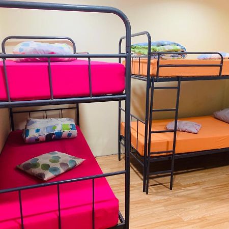 Friends Center Hostel Рига Екстериор снимка
