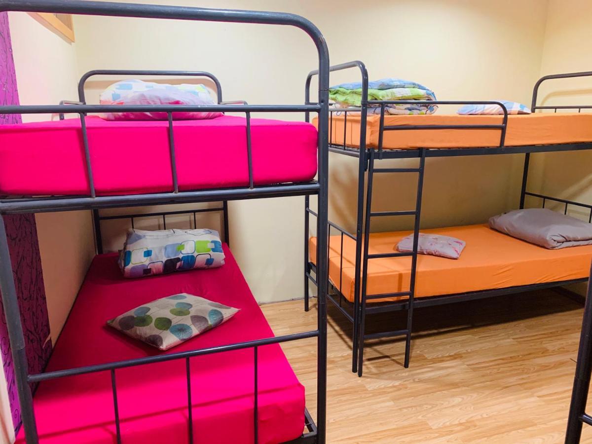 Friends Center Hostel Рига Екстериор снимка
